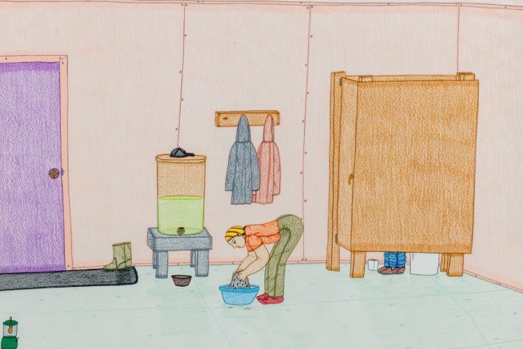 Annie Pootoogook, ᖃᐅᑕᒫᑦ ᐃᓅᓯᕆᔭᐅᔪᖅ [Vie quotidienne], 2003, Crayons de couleur et encre sur papier, 50,8 x 66 cm. Collection de la Galerie d’art d’Ottawa ; œuvre achetée avec l’aide du Fonds de dotation de la GAO, 2018